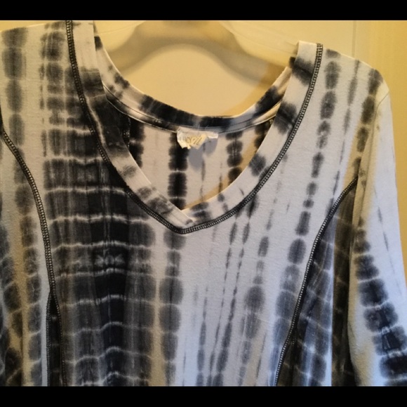 Lucy & Laurel top size large - Picture 2 of 6